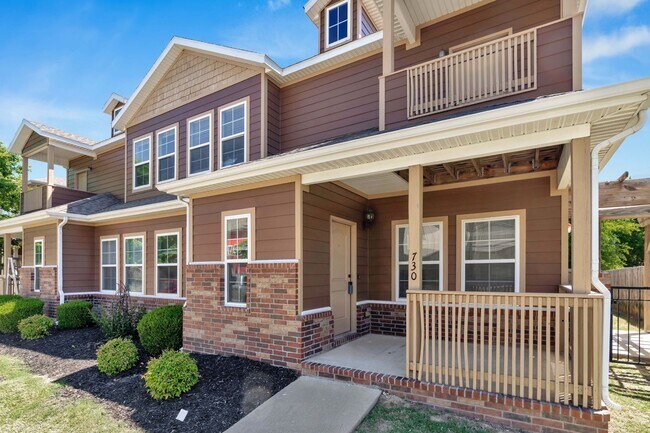 Foto del edificio - 4 Bed 3 Bath Townhome located close to University!