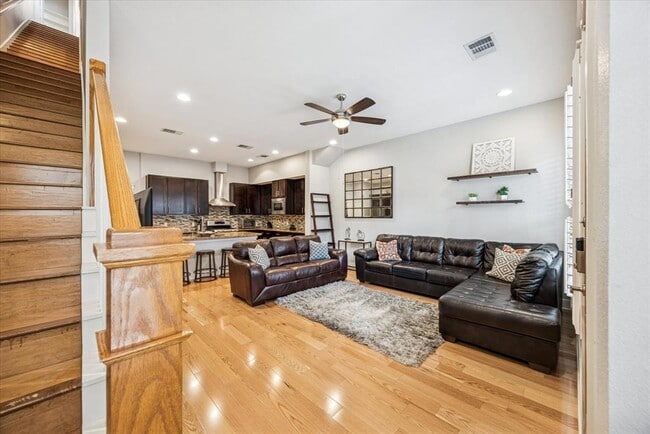 Foto del edificio - 2520 Bluebonnet Ln