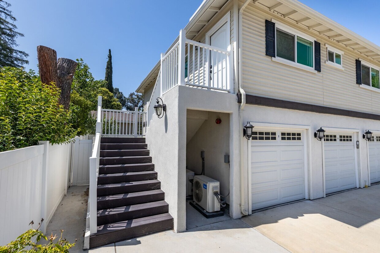 Foto principal - 25461 Cole St