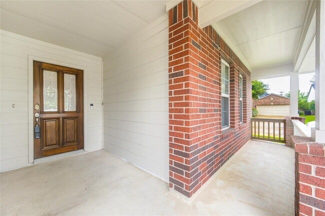 Building Photo - 16702 Grove Trail Ln