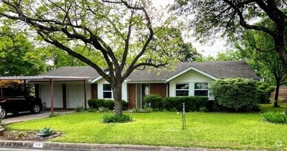 Building Photo - 11511 N Oaks Dr
