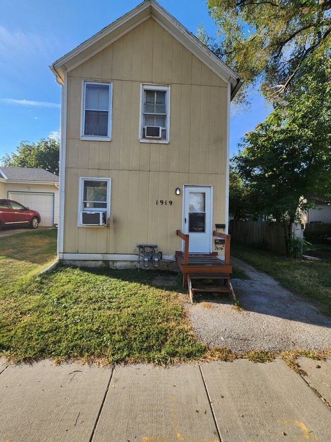 Photo - 1919 Castelar St Apartment