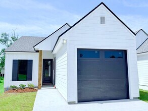 Building Photo - 113 Twin Meadow Ln