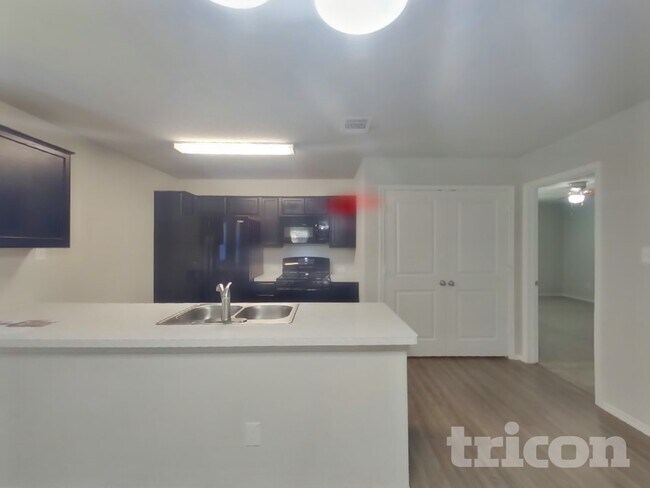 Foto del edificio - 7422 Summer Blossom Ct