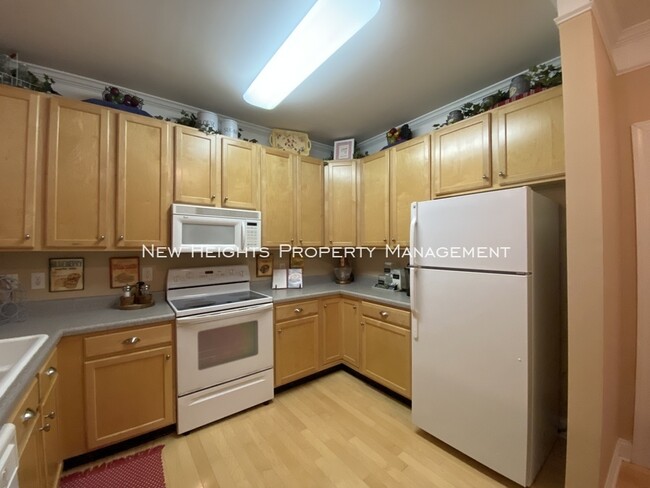 Foto del edificio - 1025 Riverland Woods Pl