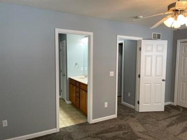 Foto del edificio - 3704 Sandstone Dr