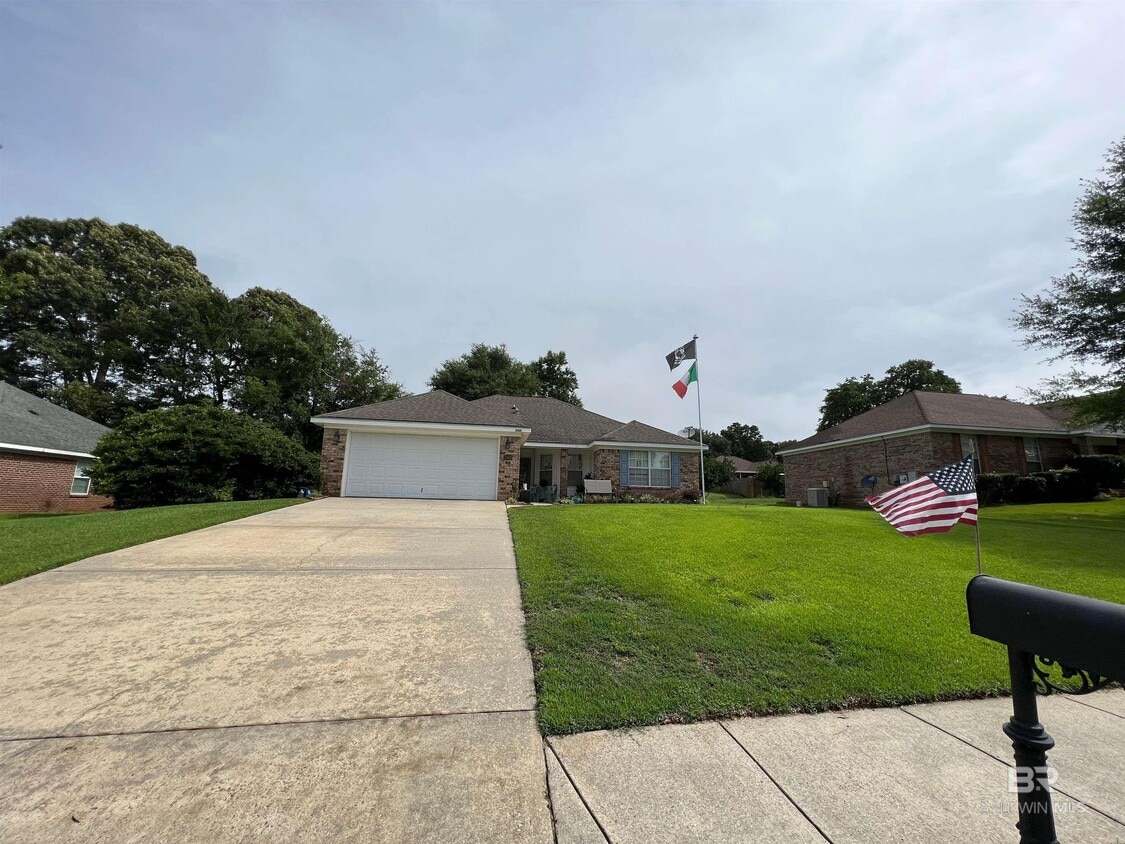 Foto principal - 7681 Elizabeth Dr
