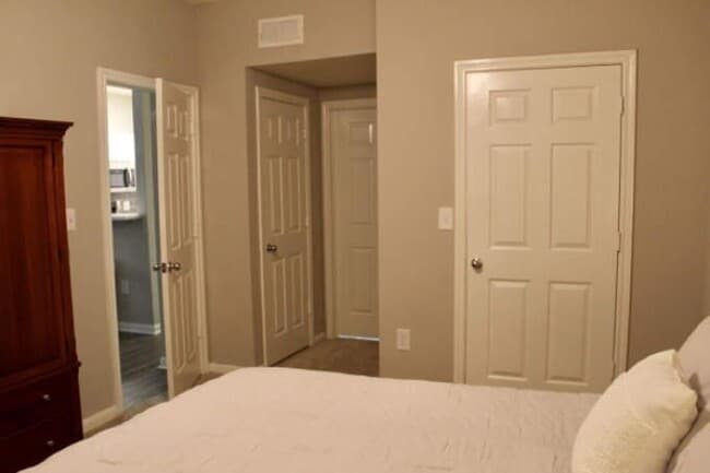 Building Photo - 1 bedroom in Houston TX 77019