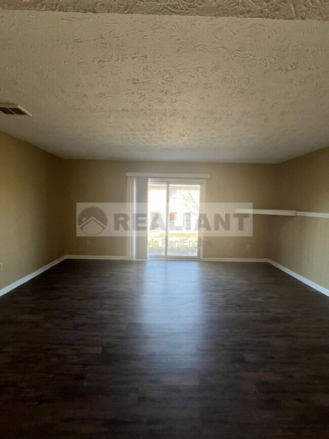 Foto del edificio - 1646 Foxhaven Dr