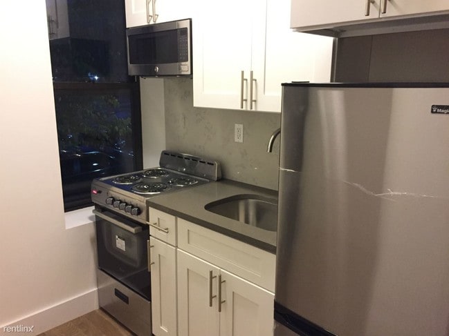 Building Photo - 2106 Regent Pl