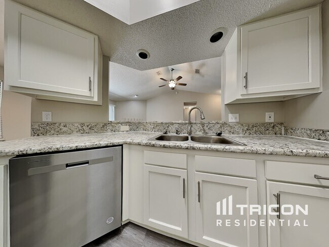 Foto del edificio - 2425 Justin Rd E