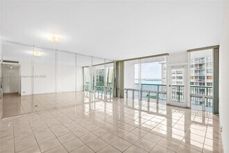 Building Photo - 1408 Brickell Bay Dr