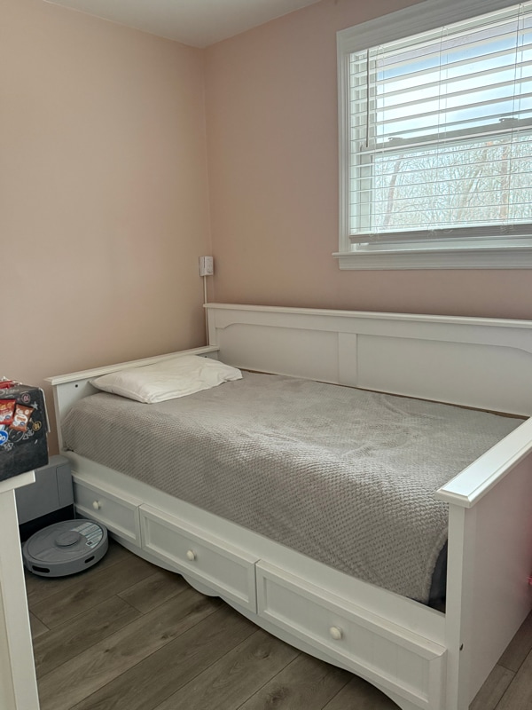 Building Photo - 905 Main St