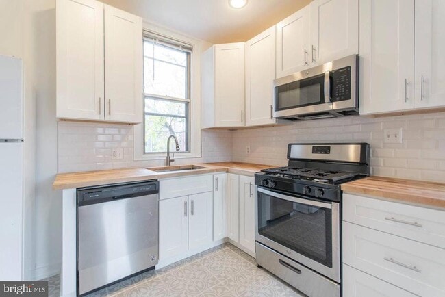 Foto del edificio - 4813 Chester Ave