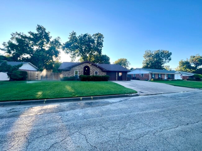 Building Photo - 5608 Lubbock Ave