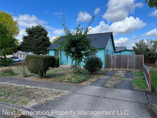 Building Photo - 3 br, 1 bath House - 1106 'N' St.