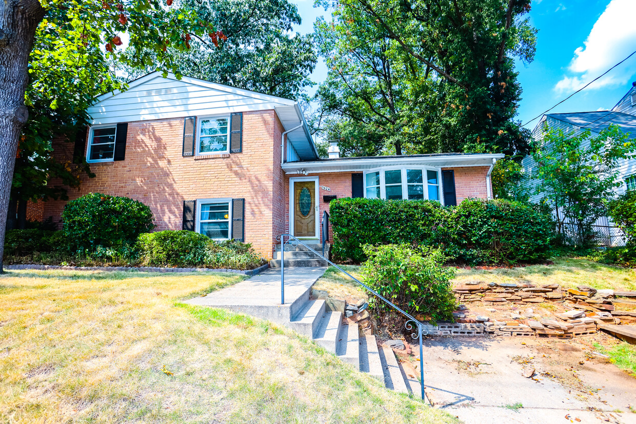Foto principal - 3424 Metzerott Rd