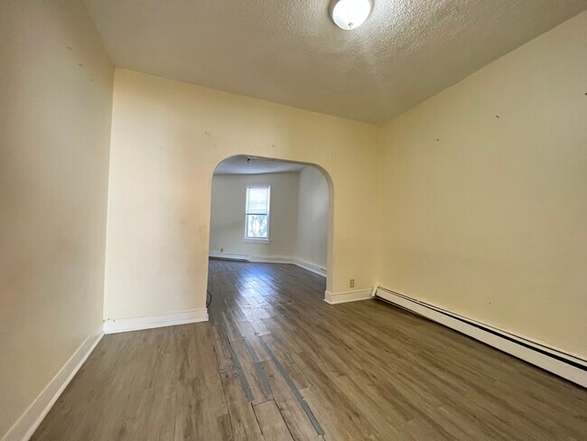Building Photo - 743 Grand St
