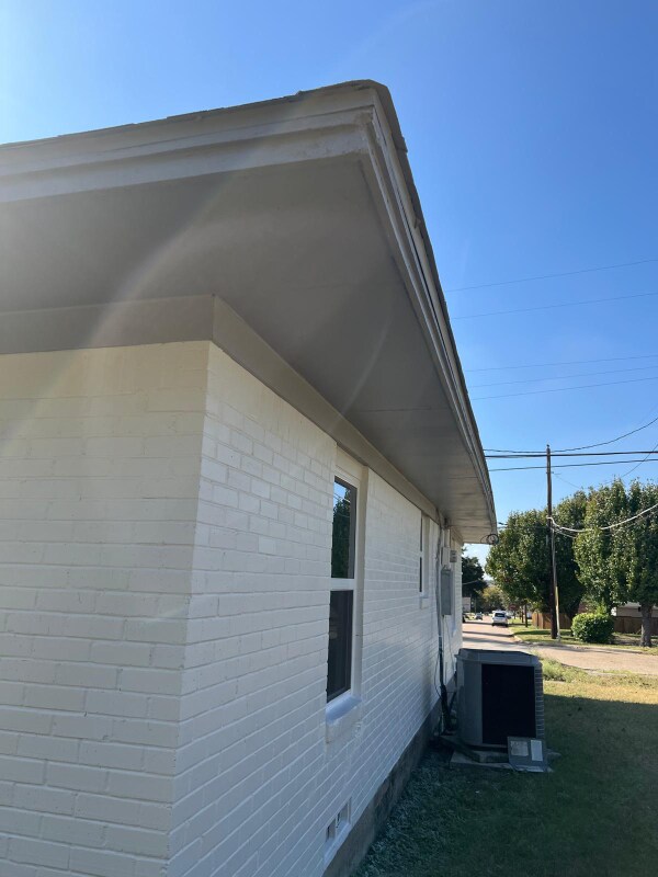 Primary Photo - 1120 H Ave