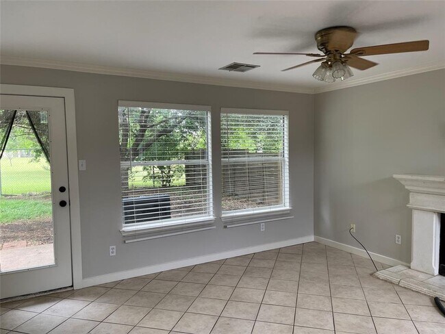 Building Photo - 1012 Pathfinder Way