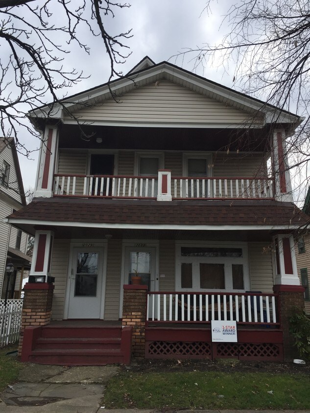 Tremont area, 3 blocks from Metro Hospital. - 2029 Brainard Ave