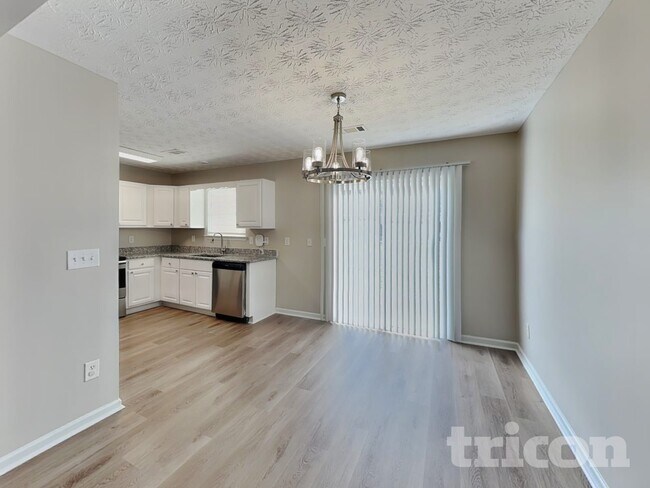 Foto del edificio - 1740 Formosa Ln