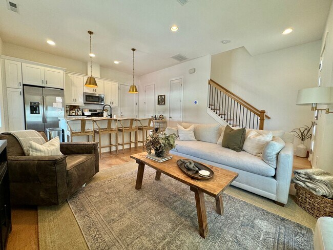 Building Photo - 2 Bed, 2.5 Bath Townhome with 2 Car Garage