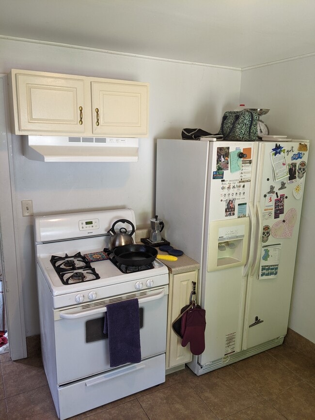 Kitchen - 1228 W Barnes Ave
