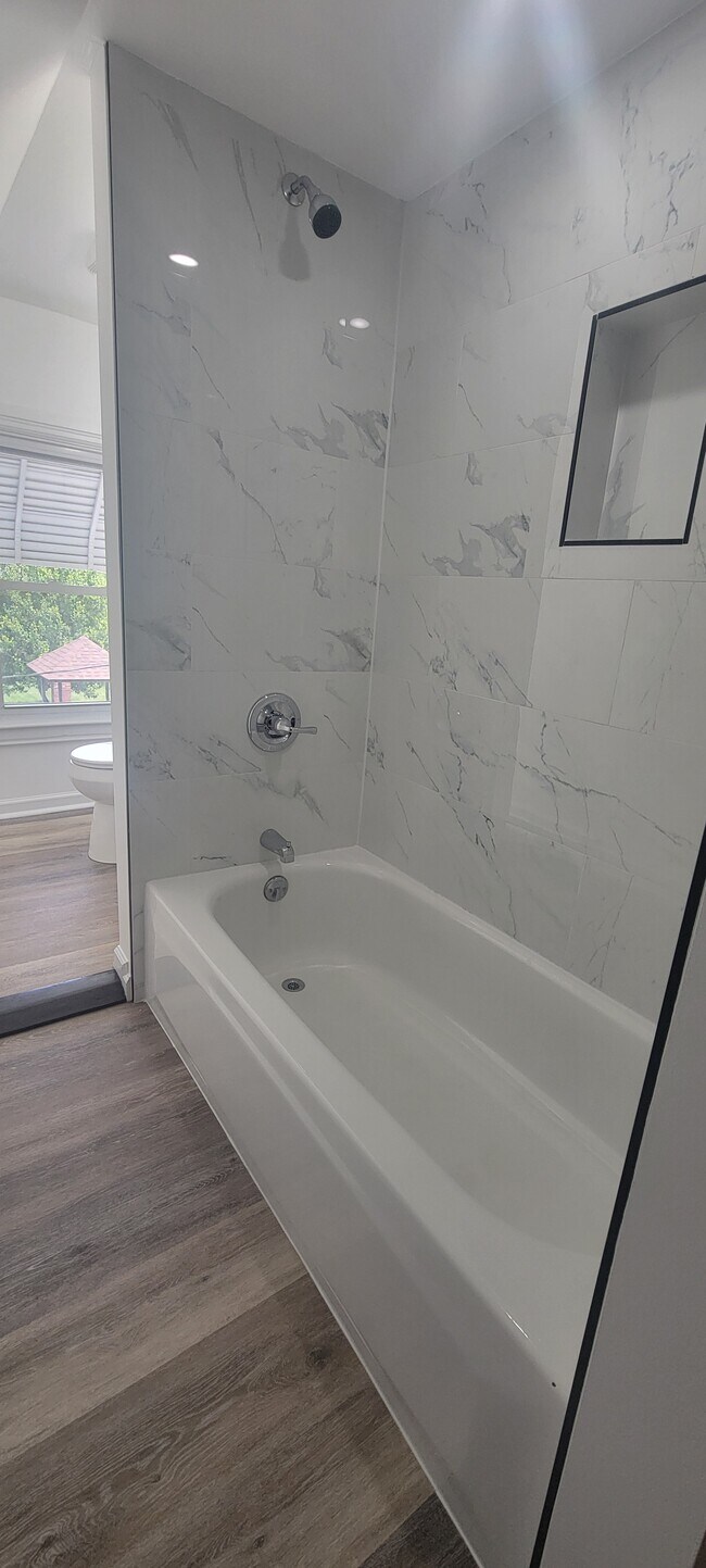 Foto del edificio - 11013B Coffman Ave