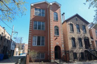 Building Photo - 1351 N Wolcott Ave