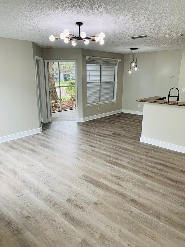 Building Photo - 715 Sugar Bay Way