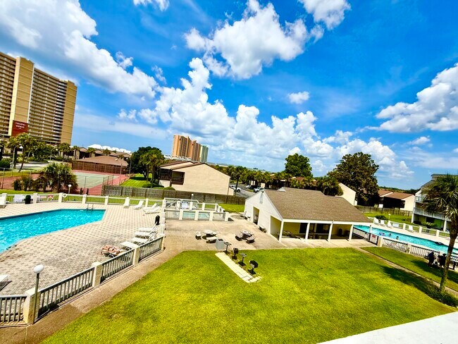 Foto del edificio - 17614 Front Beach Rd