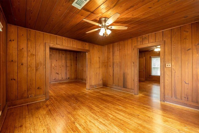 Building Photo - 511 Bull Ln