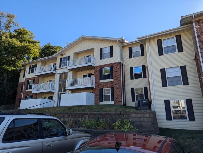 Primary Photo - St. Charles Condo, Large Living Room, Priv...