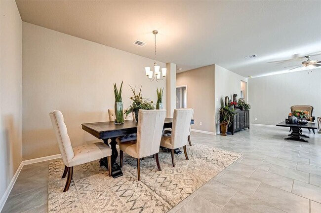 Building Photo - 8527 Golden Field Dr