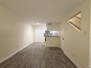 Building Photo - 2100 Wilcrest Dr