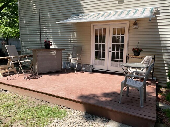 Cubierta - 124 E Mill St