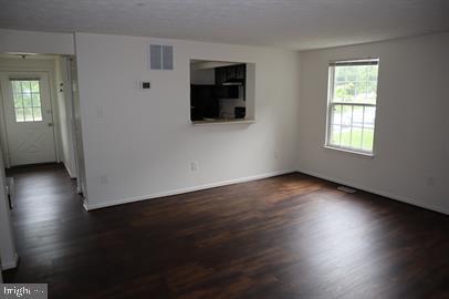 Foto del edificio - 9439 Kings Grant Rd