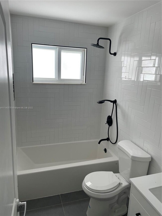 Building Photo - 936 SW 118th Ct