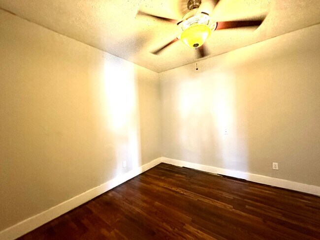 Foto del edificio - Pre-Leasing 2 bed 1 bath close to Texas Tech!
