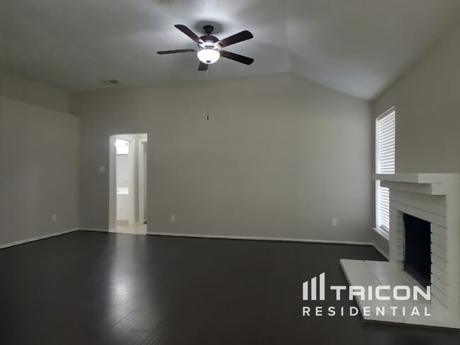 Building Photo - 24027 Leathergate Dr