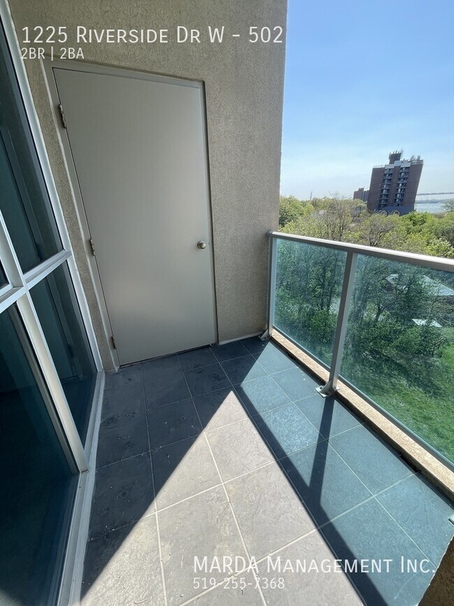 Building Photo - WATERFRONT CONDO 2 BED/2 BATH CONDO -RIVERSIDE DR + HYDRO & GAS!