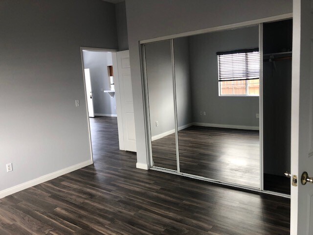 Bedroom closet - 221 N Screenland Dr