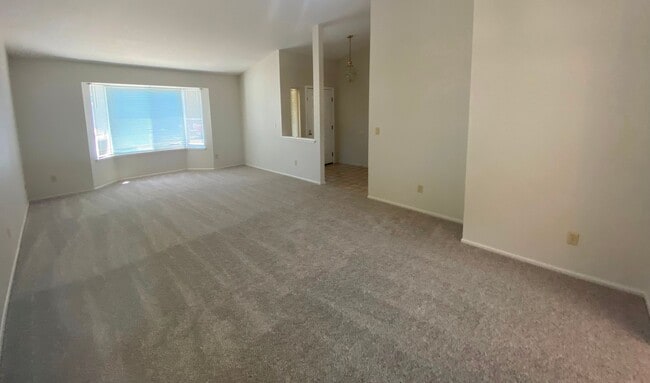Building Photo - 353 Marna Dr