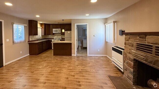 Building Photo - 596 S Mentor Ave