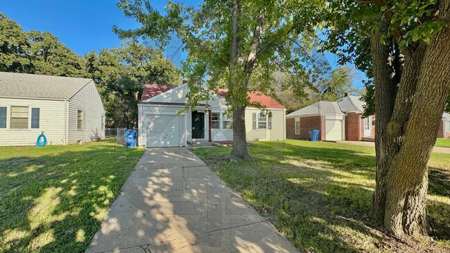 Foto del edificio - 1214 N Crestway St