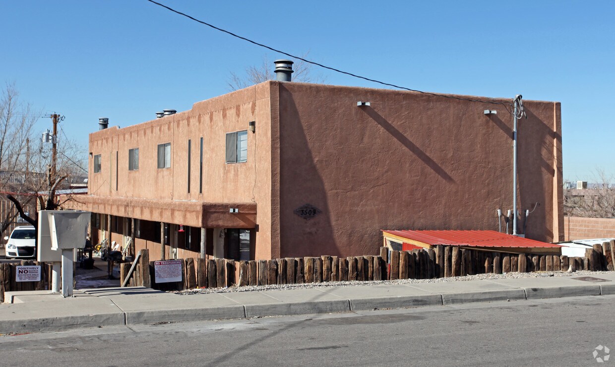 Building Photo - 3505-3509 Lafayette Dr NE