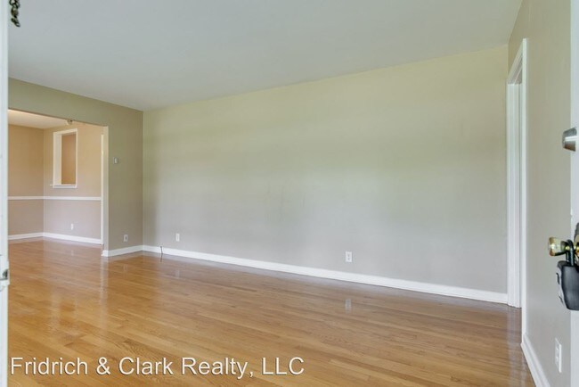 Foto del edificio - 858 Brook Hollow Rd