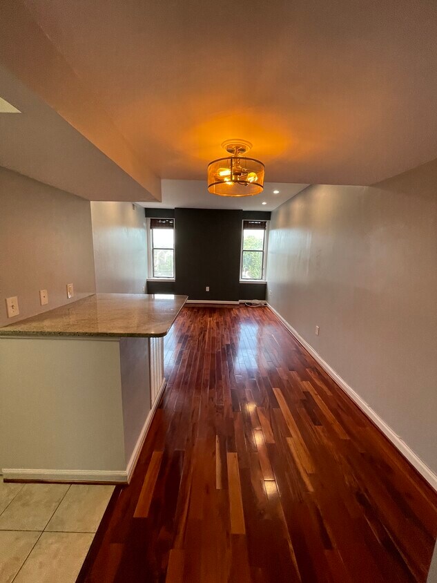 Bright and Spacious Living Area & Dining Counter - 1763 Columbia Rd NW