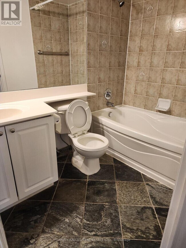 Photo du bâtiment - 78 Harrison Garden Blvd